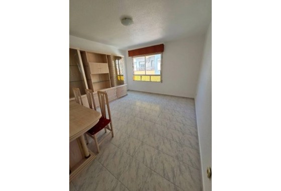 Resale - Wohnung / Appartement -
Torrevieja - Costa Blanca