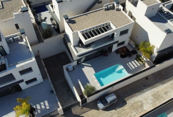 Resale - Freistehende Villa -
Algorfa