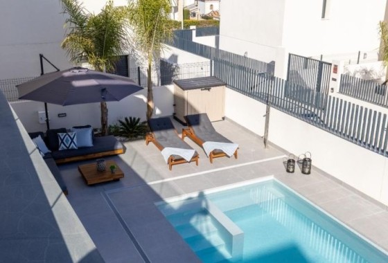 Resale - Freistehende Villa -
Algorfa