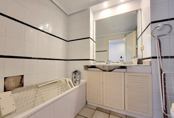 Sprzedaż - Apartament / Mieszkanie -
Torrevieja - PLAYA DE LA MATA