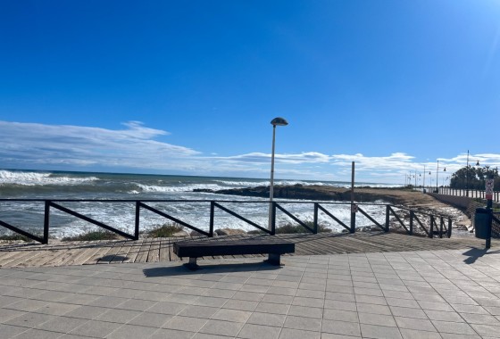 Sprzedaż - Apartament / Mieszkanie -
Torrevieja - Punta Prima