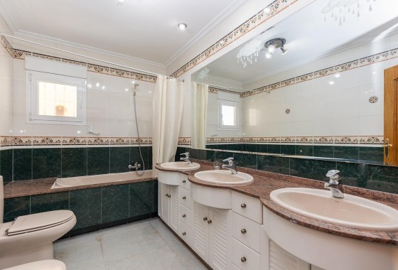 Revente - Villa Individuelle -
Torrevieja - Torreta florida