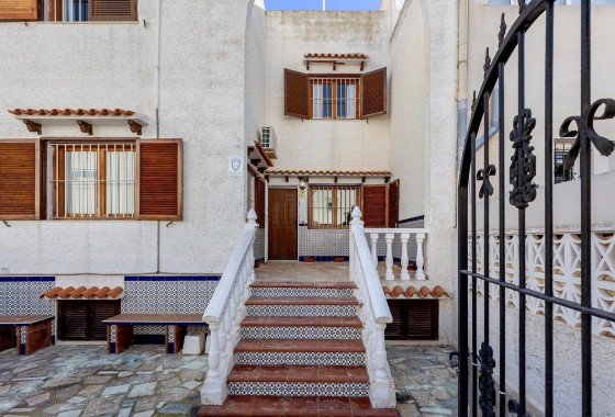 Herverkoop - Stadswoning -
Torrevieja - Calas blanca