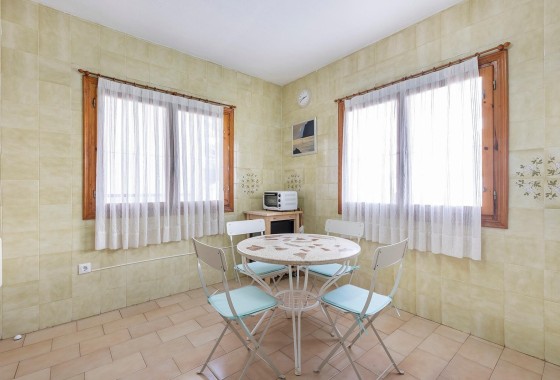 Herverkoop - Stadswoning -
Torrevieja - Calas blanca