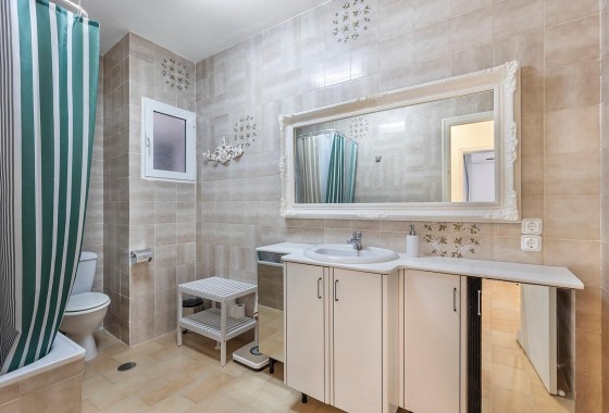 Herverkoop - Stadswoning -
Torrevieja - Calas blanca