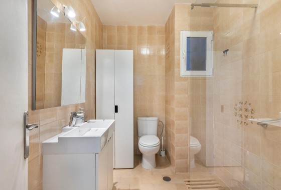 Herverkoop - Stadswoning -
Torrevieja - Calas blanca