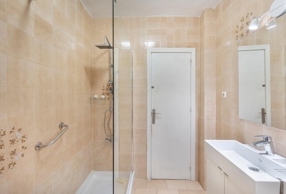 Herverkoop - Stadswoning -
Torrevieja - Calas blanca