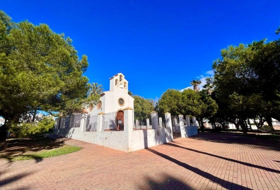 Herverkoop - Stadswoning -
Torrevieja - Calas blanca