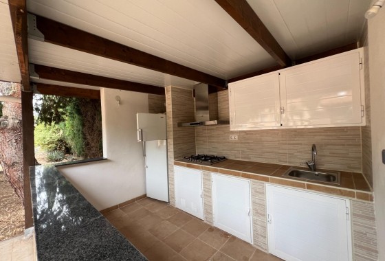 Venta - Chalet Independiente -
Dolores - CMNO. ESCORREDOR