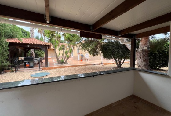 Venta - Chalet Independiente -
Dolores - CMNO. ESCORREDOR