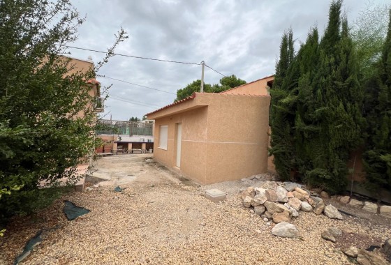 Venta - Chalet Independiente -
Dolores - CMNO. ESCORREDOR