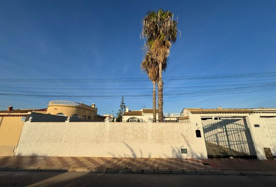 Herverkoop - Vrijstaande Villa -
Torrevieja - San luis