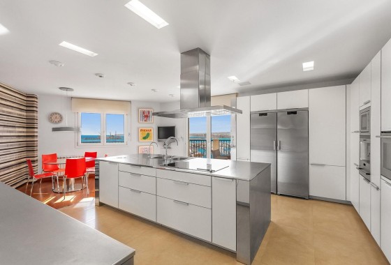 Herverkoop - Appartement / Flat -
Torrevieja - Paseo maritimo