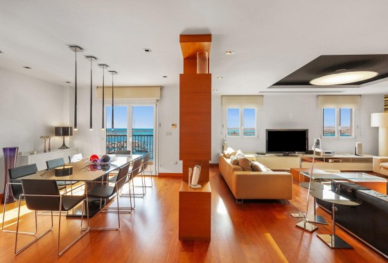 Herverkoop - Appartement / Flat -
Torrevieja - Paseo maritimo