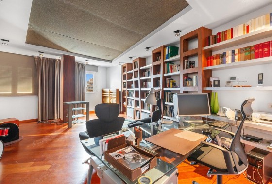 Herverkoop - Appartement / Flat -
Torrevieja - Paseo maritimo