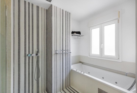 Herverkoop - Appartement / Flat -
Torrevieja - Paseo maritimo