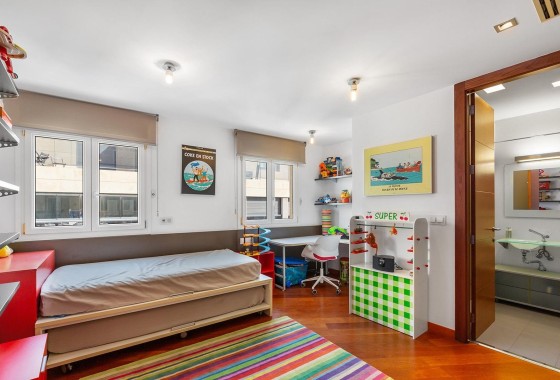 Herverkoop - Appartement / Flat -
Torrevieja - Paseo maritimo