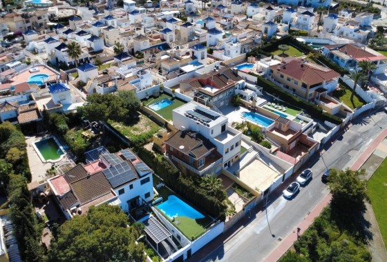 Herverkoop - Vrijstaande Villa -
Torrevieja - Los balcones