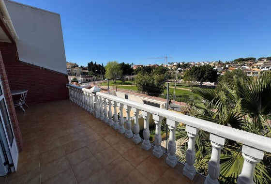 Herverkoop - Vrijstaande Villa -
Torrevieja - Los balcones
