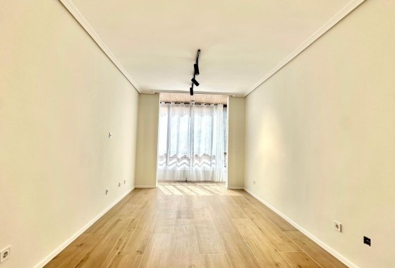 Sprzedaż - Apartament / Mieszkanie -
Torrevieja - Center
