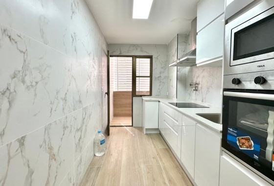 Sprzedaż - Apartament / Mieszkanie -
Torrevieja - Center