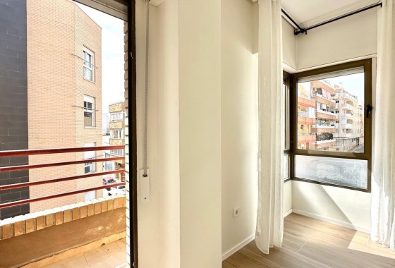 Sprzedaż - Apartament / Mieszkanie -
Torrevieja - Center