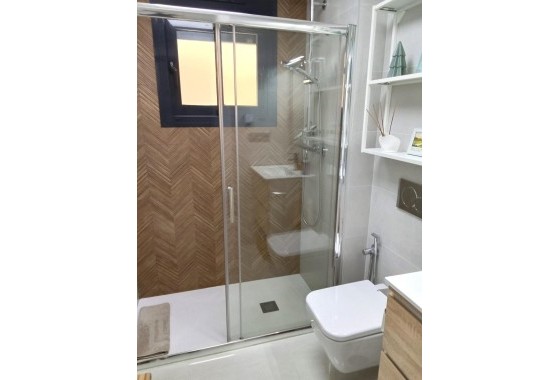 Sprzedaż - Apartament / Mieszkanie -
Torrevieja - Estacion de autobuses
