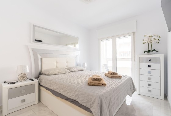 Herverkoop - Stadswoning -
Torrevieja - Punta Prima