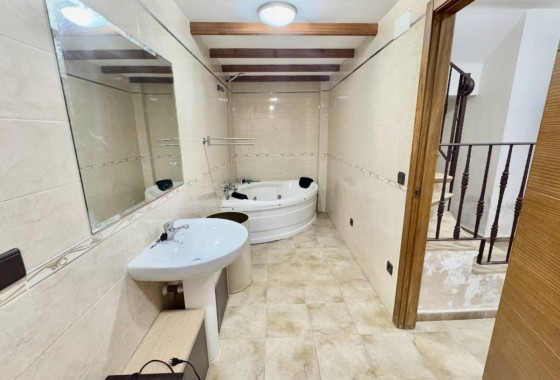 Herverkoop - Stadswoning -
Guardamar del Segura - Urbanizaciones