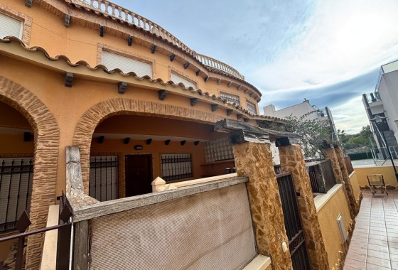 Herverkoop - Stadswoning -
Guardamar del Segura - Urbanizaciones