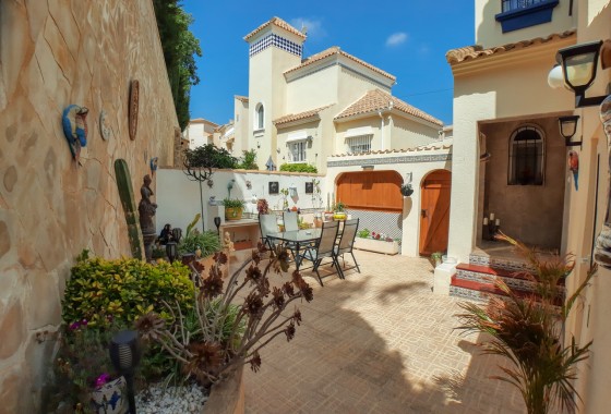 Herverkoop - Vrijstaande Villa -
Villamartín - Costa Blanca
