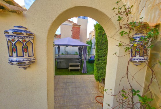 Herverkoop - Vrijstaande Villa -
Villamartín - Costa Blanca