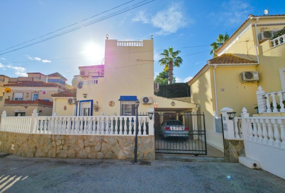 Herverkoop - Vrijstaande Villa -
Villamartín - Costa Blanca