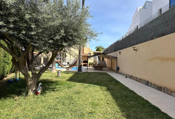 Sale - Detached Villa -
Torrevieja - Los Balcones