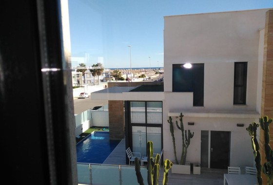 Venta - Chalet Independiente -
Orihuela Costa - Costa Blanca