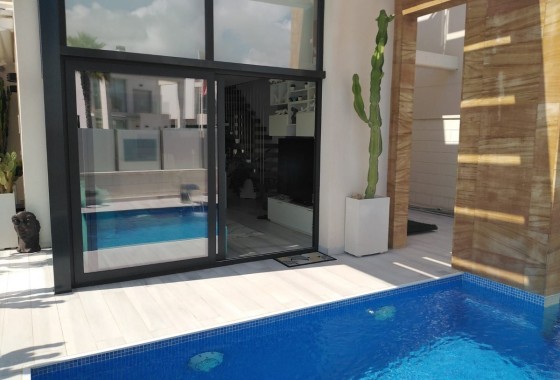 Venta - Chalet Independiente -
Orihuela Costa - Costa Blanca