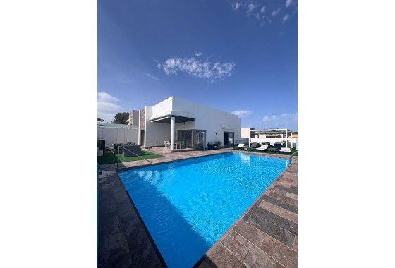 Sprzedaż - Willa wolnostojąca -
Villamartín - Costa Blanca