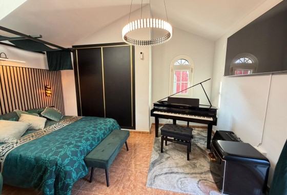 Herverkoop - Halfvrijstaande villa -
Orihuela Costa - Villamartín