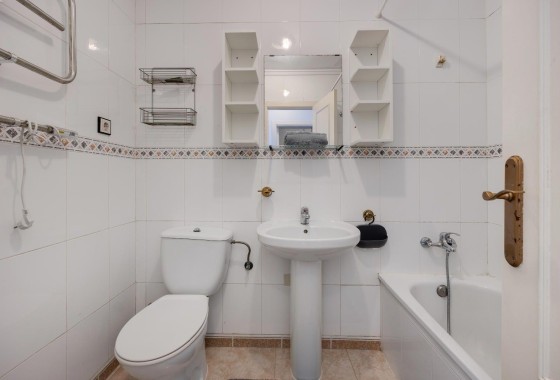 Resale - Wohnung / Appartement -
Torrevieja - La Siesta - El Salado - Torreta