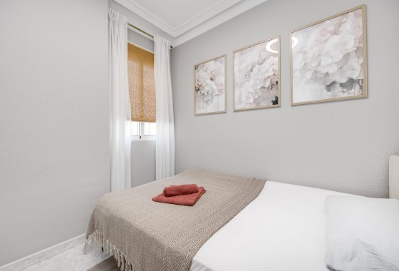 Sprzedaż - Apartament / Mieszkanie -
Torrevieja - Estacion de autobuses