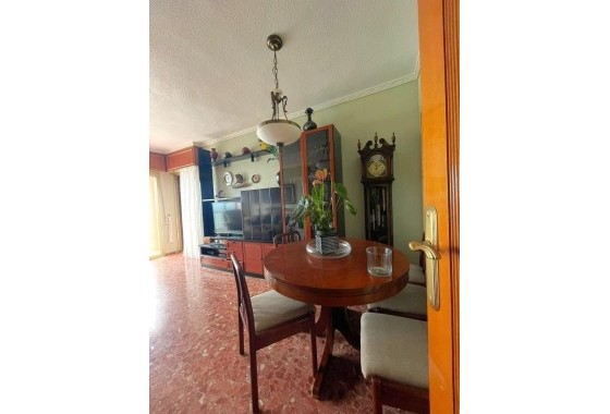 Sprzedaż - Apartament / Mieszkanie -
Torrevieja - Estacion de autobuses