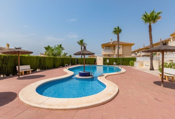 Herverkoop - Halfvrijstaande villa -
Benijofar - Benimar 1