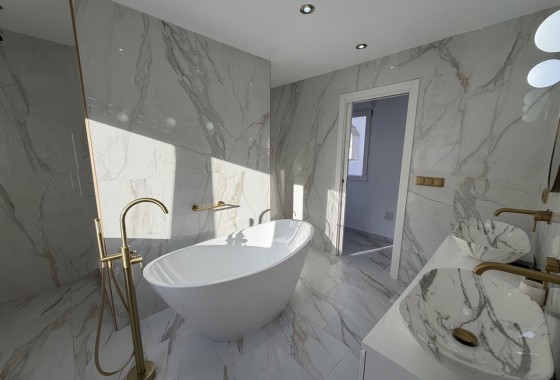 Venta - Chalet Independiente -
Orihuela Costa - Las Filipinas