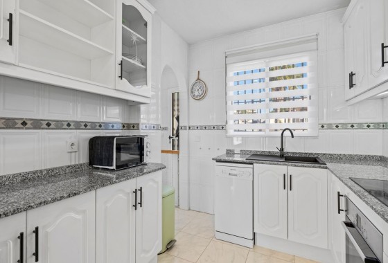 Herverkoop - Halfvrijstaande villa -
Benijofar - Benimar 1