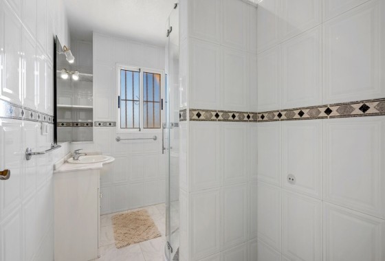 Herverkoop - Halfvrijstaande villa -
Benijofar - Benimar 1