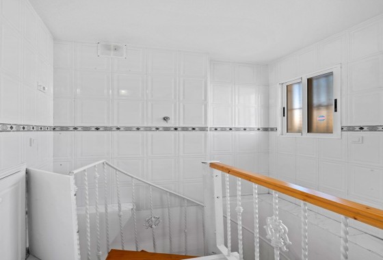 Herverkoop - Halfvrijstaande villa -
Benijofar - Benimar 1