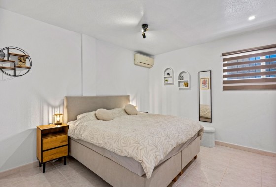 Herverkoop - Halfvrijstaande villa -
Benijofar - Benimar 1