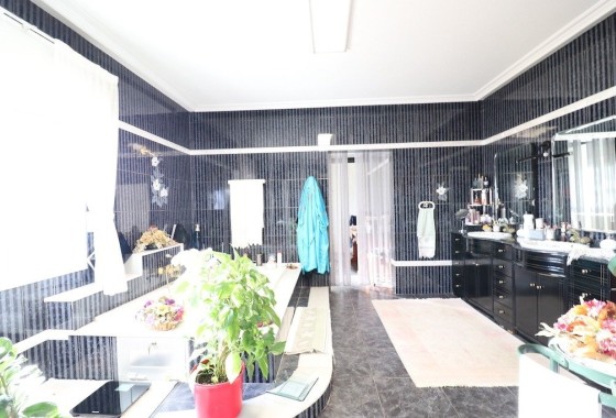 Sale - Villa -
Torrevieja - El chaparral