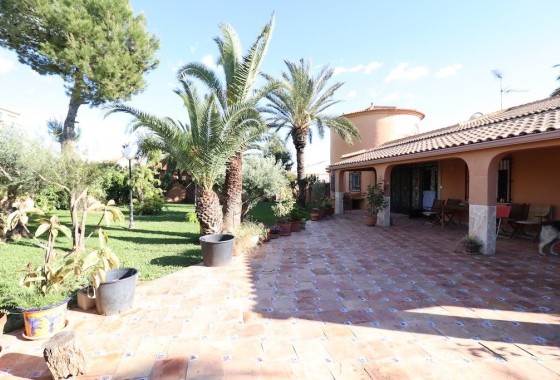 Sale - Villa -
Torrevieja - El chaparral
