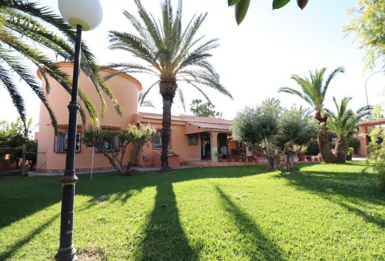 Sale - Villa -
Torrevieja - El chaparral